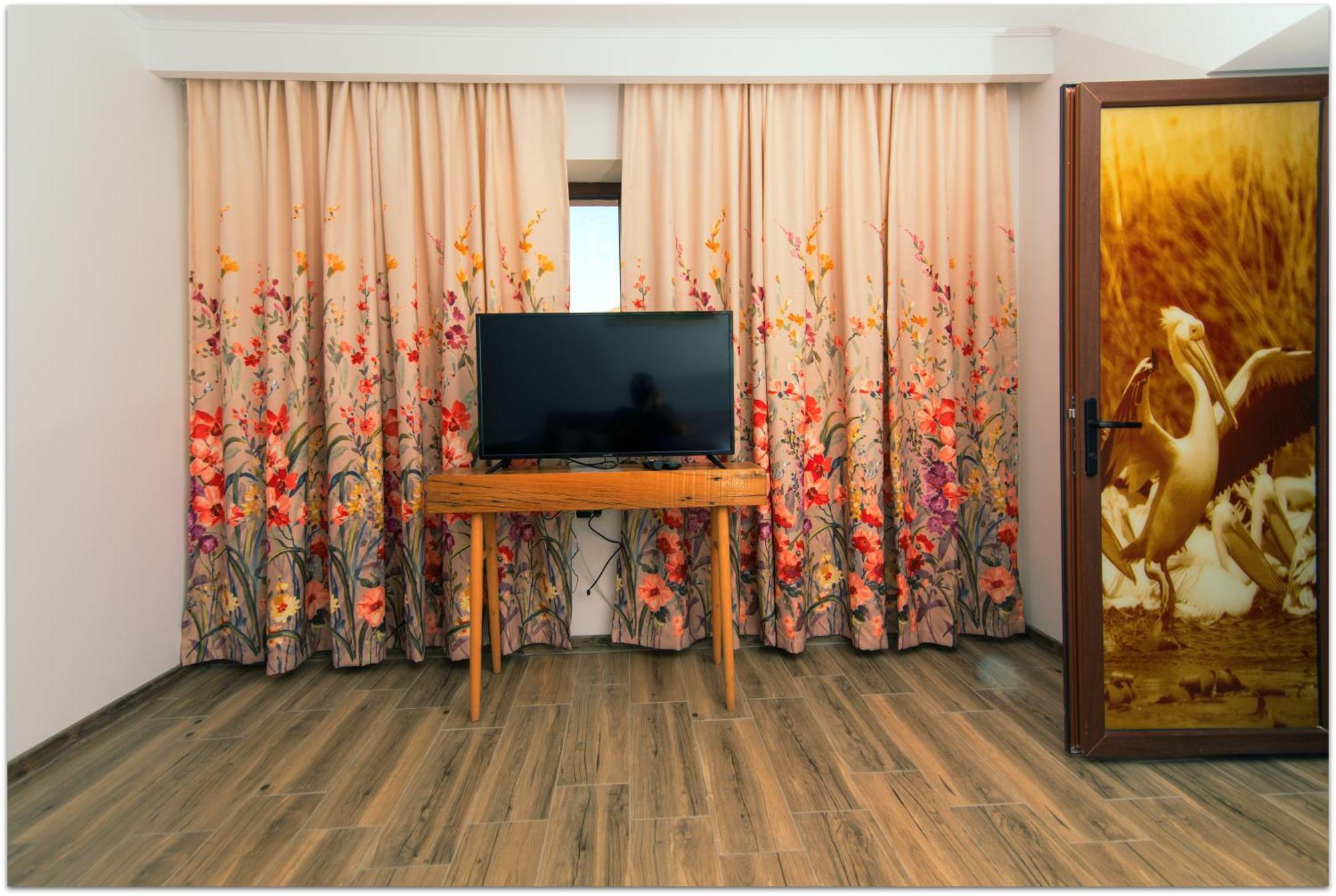 La Relian Hotell Partizanii Exteriör bild